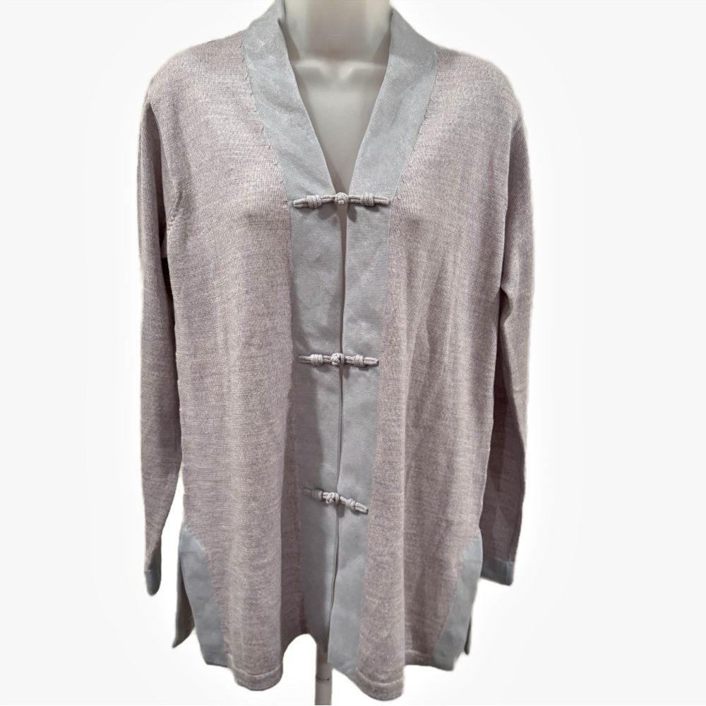 Shanghai Tang | 100% Merino Wool Frog Closure Cardigan - Picture 2 of 7